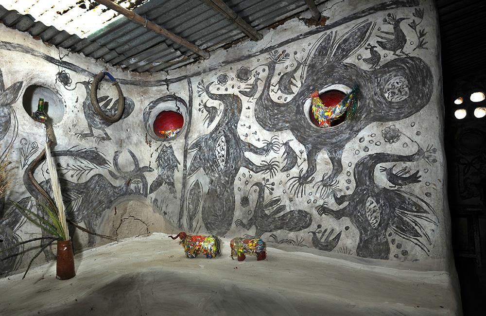 Indian Village Murals: A Tribal Tradition Under Threat - RAW VISION